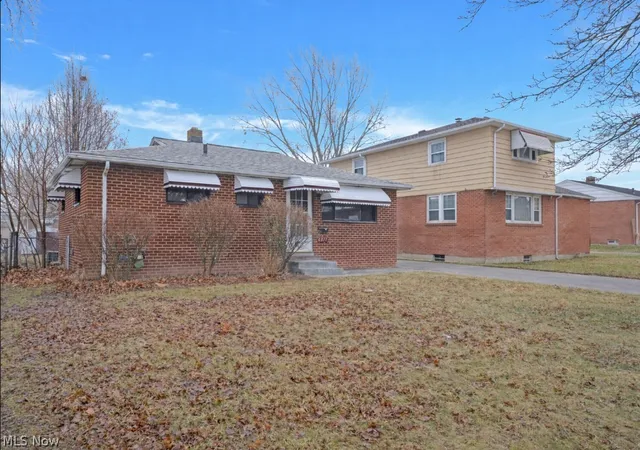 2nd image of 6377 Ledgebrook Dr, Brook Park, OH 44142 | MLS# 5188117