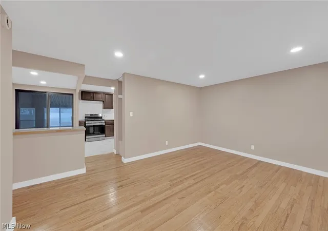 3rd image of 6377 Ledgebrook Dr, Brook Park, OH 44142 | MLS# 5188117
