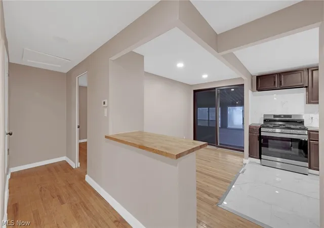 5th image of 6377 Ledgebrook Dr, Brook Park, OH 44142 | MLS# 5188117