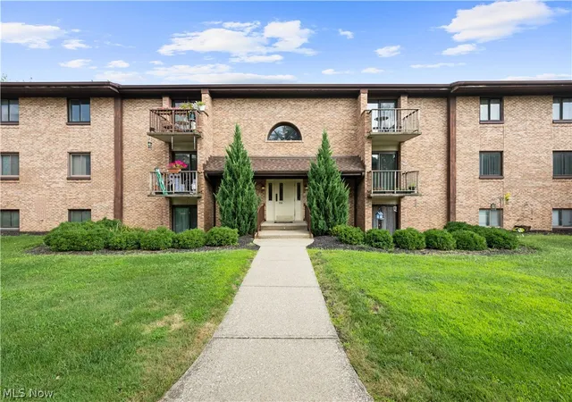 Homes for sale in Broadview Heights, OH | 550 Tollis Pkwy #307, Broadview Heights, OH 44147 | MLS# 5188834