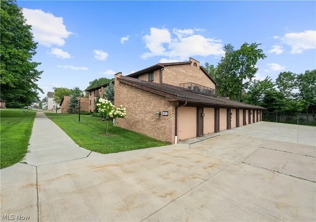 Homes for sale in Broadview Heights, OH | 550 Tollis Parkway, Broadview Heights, OH 44147 | Houzeo