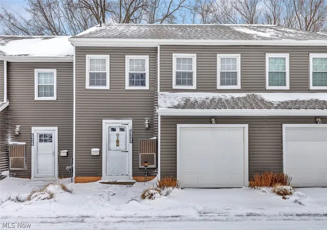 Homes for sale in Rocky River, OH | 1689 Walnut Ln #5, Rocky River, OH 44116 | MLS# 5188732