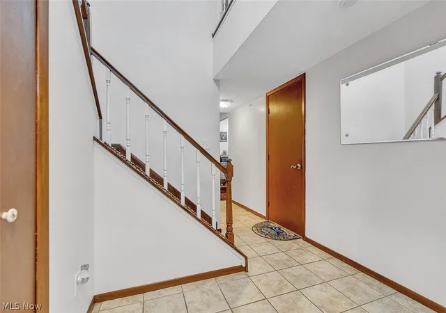 3rd image of 1689 Walnut Ln, Rocky River, OH 44116