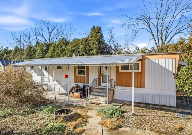 Homes for sale in Newton Falls, OH | 3250 State Route 534, Newton Falls, OH 44444 | MLS# 5189043