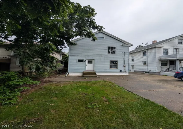 Photo 2 of Single family home for sale at 807 Woodland Ave, Elyria, OH 44035 | MLS# 5189304 | Listing updated on 2026-08-17