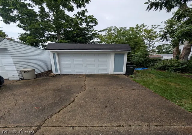 3rd image of 807 Woodland Ave, Elyria, OH 44035 | MLS# 5189304