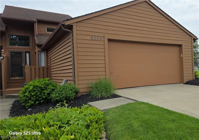 Photo 2 of Sale Pending at 4559 Oakhill Blvd, Lorain, OH 44053 | MLS# 5189524 | Listing updated on 2026-07-07