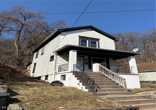 Photo 2 of Single family home for sale at 3943 Grant St, Weirton, WV 26062 | MLS# 5189594 | Listing updated on 2026-08-20
