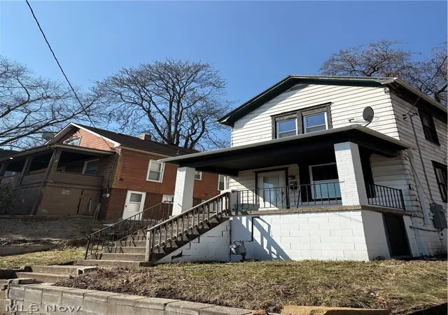Photo 3 of Single family home for sale at 3943 Grant St, Weirton, WV 26062 | MLS# 5189594 | Listing updated on 2026-08-20