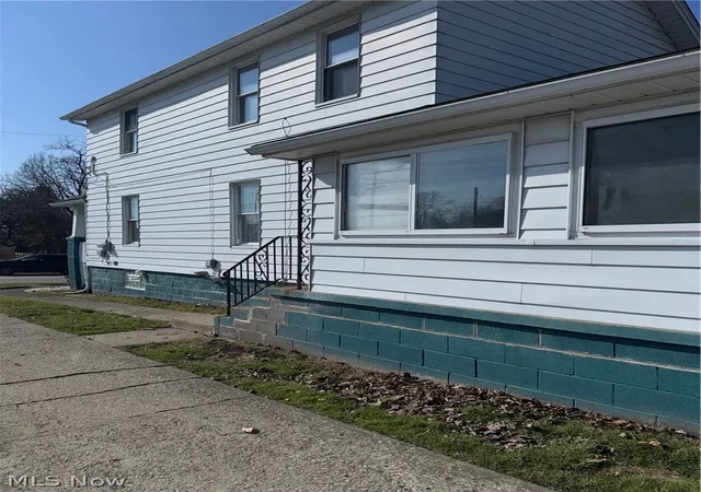Homes for sale in Youngstown, OH | 374 Tenney Ave, Youngstown, OH 44405 | MLS# 5189852