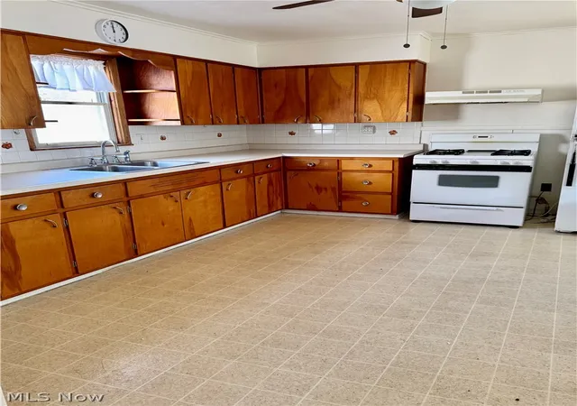 Homes for sale in Youngstown, OH | 374 Tenney Ave, Youngstown, OH 44405 | MLS# 5189852