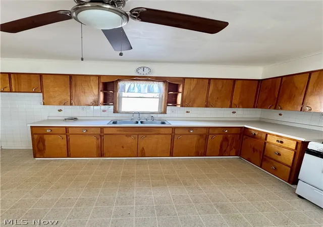 Homes for sale in Youngstown, OH | 374 Tenney Ave, Youngstown, OH 44405 | MLS# 5189852