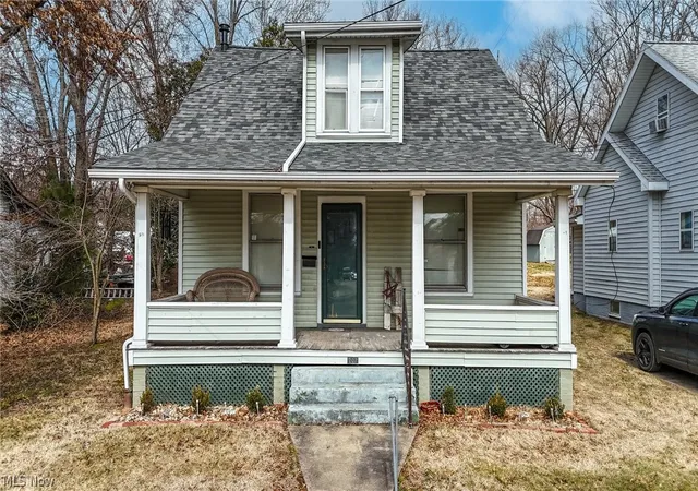 Homes for sale in Marietta, OH | 207 Kenwood St, Marietta, OH 45750 | MLS# 5189876