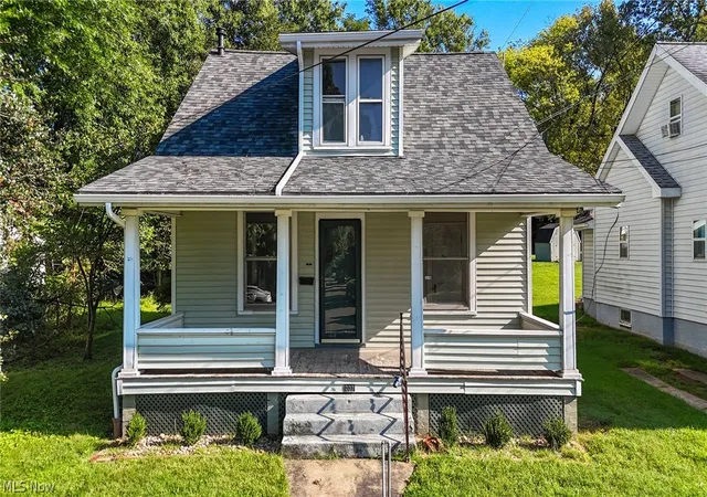 Photo 1 of Single family home for sale at 207 Kenwood St, Marietta, OH 45750 | MLS# 5189876 | Listing updated on 2026-10-06