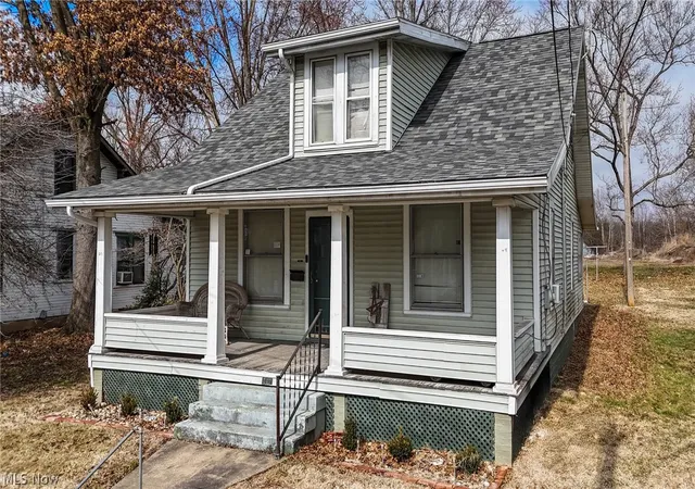 Homes for sale in Marietta, OH | 207 Kenwood St, Marietta, OH 45750 | MLS# 5189876