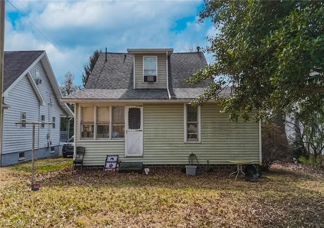 Homes for sale in Marietta, OH | 207 Kenwood St, Marietta, OH 45750 | MLS# 5189876