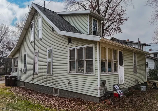 Homes for sale in Marietta, OH | 207 Kenwood St, Marietta, OH 45750 | MLS# 5189876