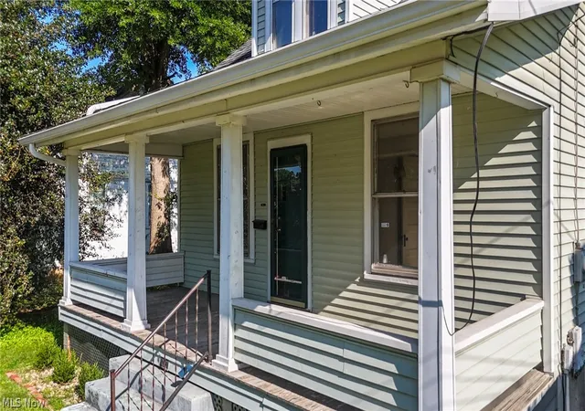 Photo 3 of Single family home for sale at 207 Kenwood St, Marietta, OH 45750 | MLS# 5189876 | Listing updated on 2026-10-06