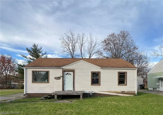 1st image of 2773 Burton St Se, Warren, OH 44484 | MLS# 5190118