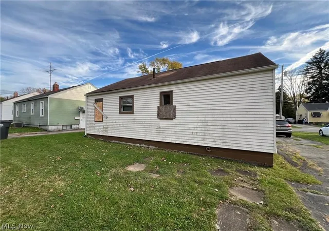 Photo 2 of Single family home for sale at 2773 Burton St SE, Warren, OH 44484 | MLS# 5190118 | Listing updated on 2026-07-15