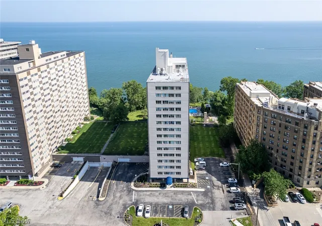 Photo 2 of Sale Pending at 12520 Edgewater Dr #1609, Lakewood, OH 44107 | MLS# 5190083 | Listing updated on 2026-09-01