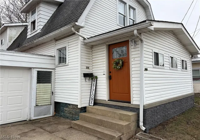Homes for sale in New Philadelphia, OH | 316 Bank Ln Se, New Philadelphia, OH 44663 | MLS# 5190276