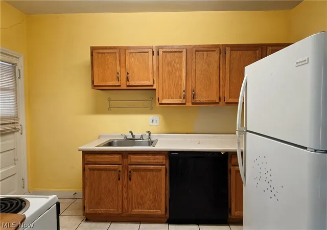 2nd image of 15610 Van Aken Blvd, Cleveland, OH 44120