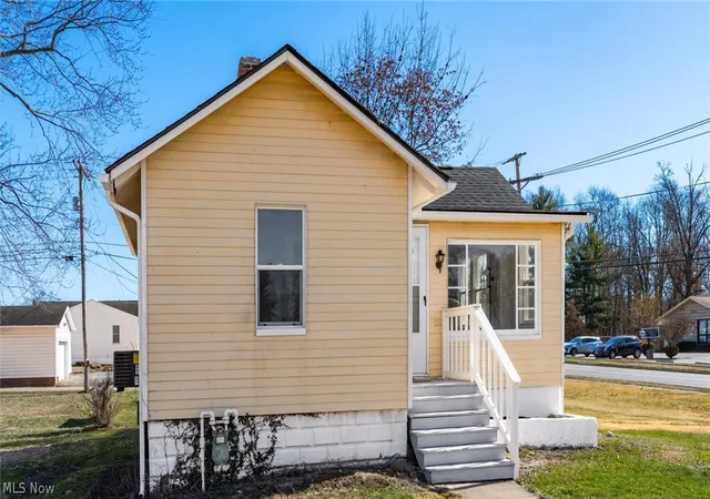 Photo 2 of Single family home for sale at 2410 Marion Ave, Zanesville, OH 43701 | MLS# 5190363 | Listing updated on 2026-08-01