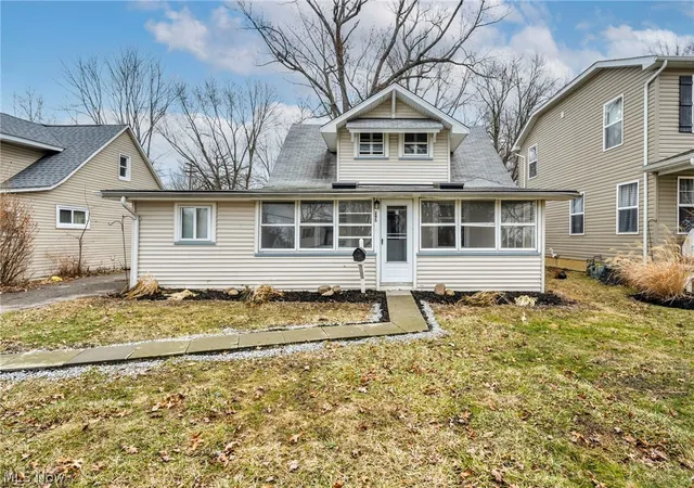 1st image of 295 E 238th St, Euclid, OH 44123 | MLS# 5178496