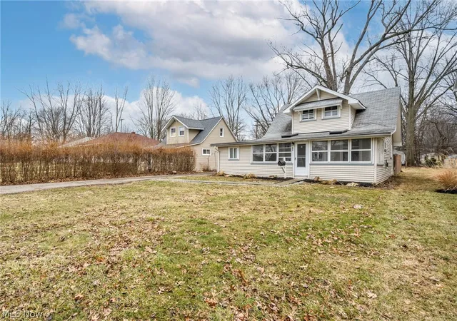 3rd image of 295 E 238Th St, Euclid, OH 44123 | MLS# 5178496