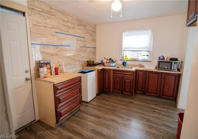 Listing Photo 4 - Condo for sale in building located at 9904 Parkgate Ave, Cleveland, OH 44108