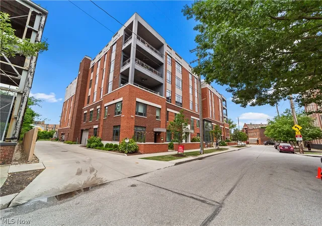 2nd image of 2044 Random Rd #101, Cleveland, OH 44106 | MLS# 5190312