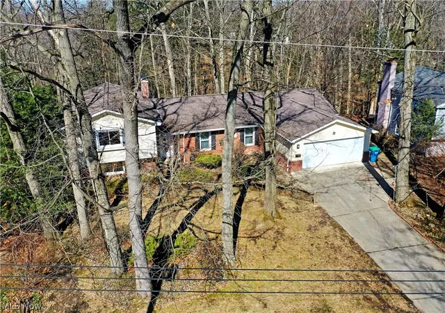 2nd image of 9 Hillside Dr, Girard, OH 44420 | MLS# 5190772