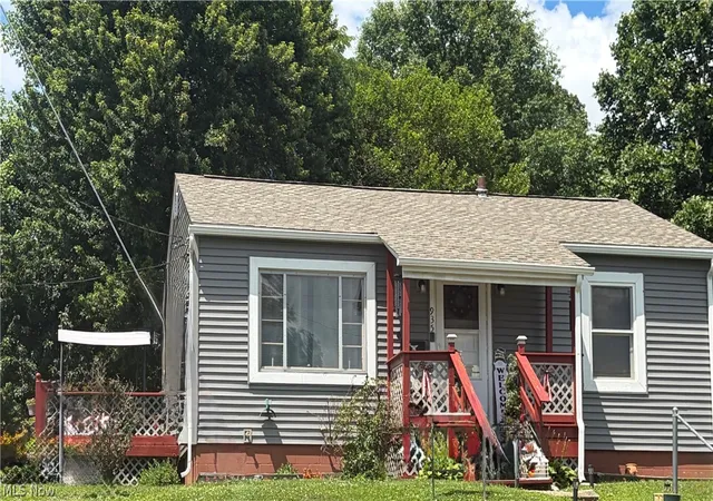 Homes for sale in Zanesville, OH | 935 Ohio St, Zanesville, OH 43701 | MLS# 5191348