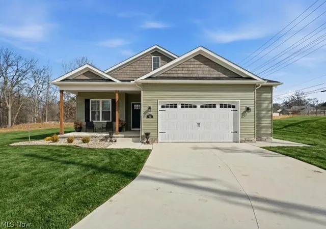 Listing Photo 1 - Condo for sale in building located at 911 Dogwood Dr, Hubbard, OH 44425