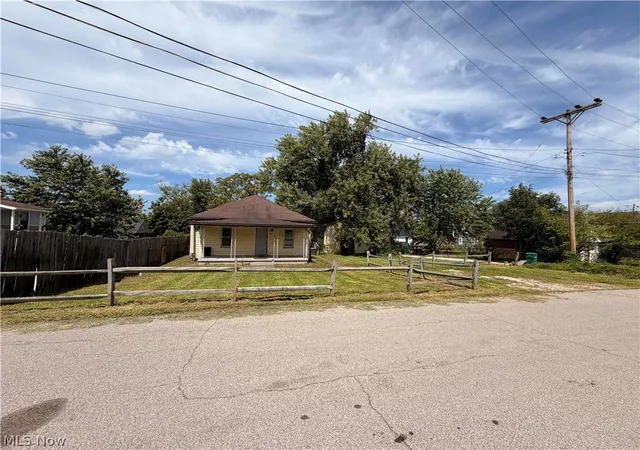 Photo 2 of Single family home for sale at 508 Laurel St, Parkersburg, WV 26101 | MLS# 5191606 | Listing updated on 2026-08-29