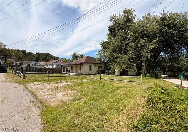 Photo 3 of Single family home for sale at 508 Laurel St, Parkersburg, WV 26101 | MLS# 5191606 | Listing updated on 2026-08-29