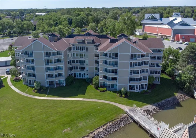 Homes for sale in Sandusky, OH | 30 Marina Point Dr, Sandusky, OH 44870 | MLS# 5191710