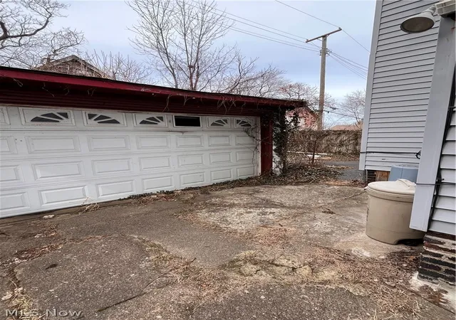 Listing Photo 4 - Condo for sale in building located at 1286 E 134th St, Cleveland, OH 44112