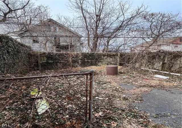 Listing Photo 5 - Condo for sale in building located at 1286 E 134th St, Cleveland, OH 44112