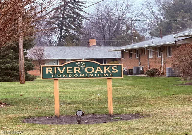 2nd image of 21884 River Oaks Dr, Rocky River, OH 44116