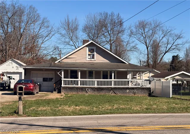 Photo 1 of Single family home for sale at 1917 Gihon Rd, Parkersburg, WV 26101 | MLS# 5191764 | Listing updated on 2026-08-29
