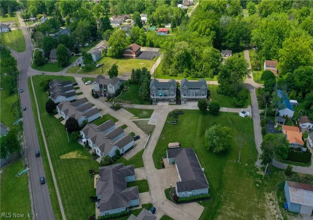 Listing Photo 4 - Condo for sale in building located at 1939 Craig Dr, Lake Milton, OH 44429