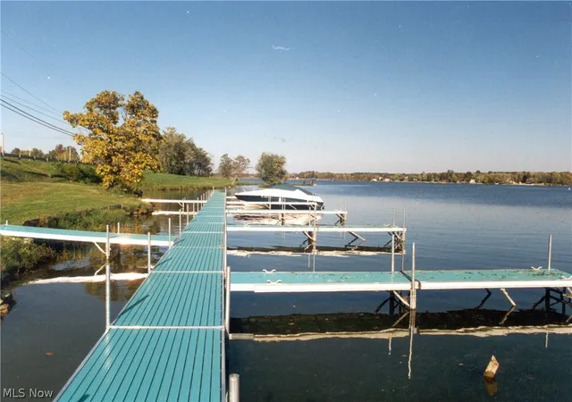 Listing Photo 5 - Condo for sale in building located at 1939 Craig Dr, Lake Milton, OH 44429