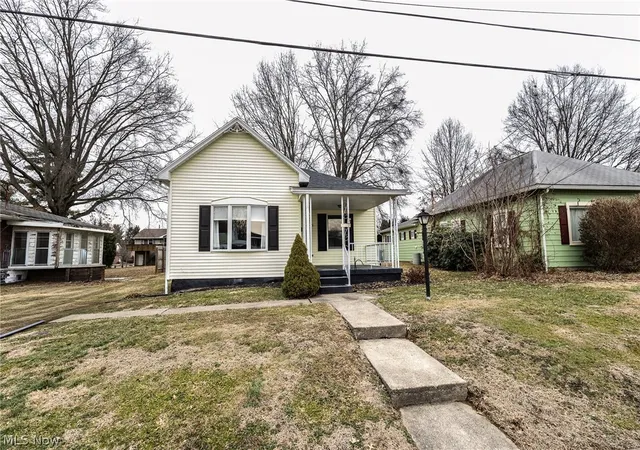Homes for sale in Vienna, WV | 107 37th St, Vienna, WV 26105 | MLS# 5187798