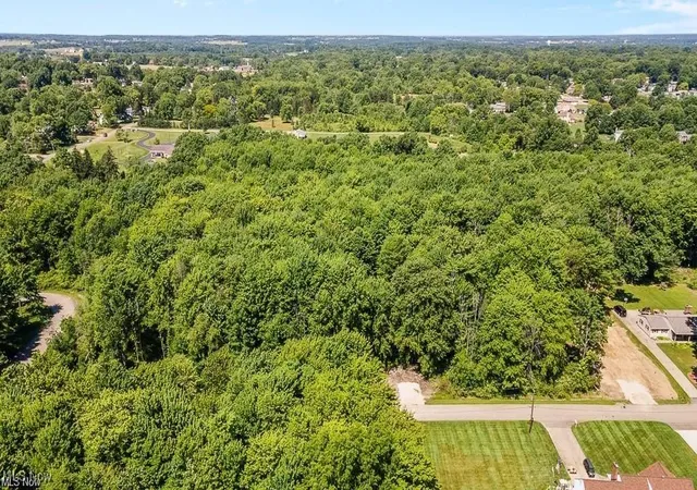 2nd image of 29 Colony Dr, Alliance, OH 44601 | MLS# 5183609