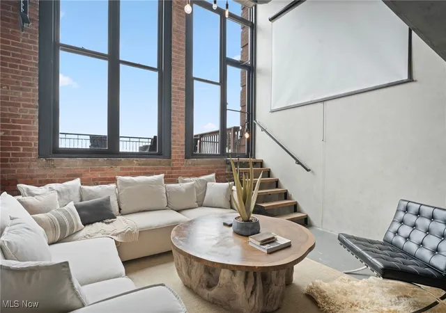 Homes for sale in Cleveland, OH | 1133 W 9Th St #315, Cleveland, OH 44113 | MLS# 5182509