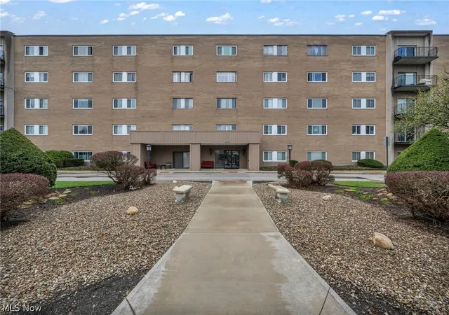 Homes for sale in Rocky River, OH | 20333 Detroit Rd #513, Rocky River, OH 44116 | MLS# 5191798