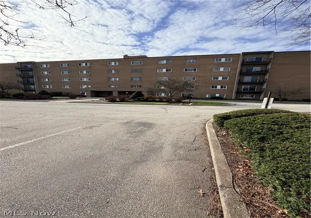 Homes for sale in Rocky River, OH | 20333 Detroit Rd #513, Rocky River, OH 44116 | MLS# 5191798