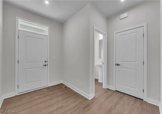 Photo 2 of Single family home for sale at 15114 Sawgrass Ln, Middlefield, OH 44062 | MLS# 5192539 | Listing updated on 2026-10-07